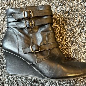 GUC Kenneth Cole Reaction Leather Booties